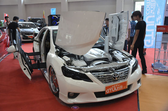 冷峻新貌與自在奢享 記2012中國改裝汽車與房車展覽會(huì)在京開幕